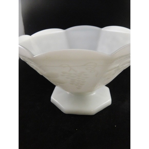 Vintage 1950s Octagonal Milk Glass Grapevine Embossed Table Centerpiece Compote - Picture 7 of 11